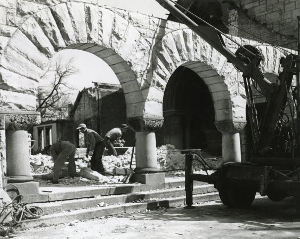 1954年重建伊顿教堂